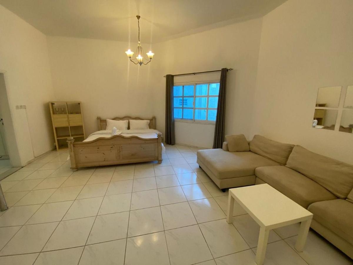 Comfortable Private Rooms In Compound Housing Дубай Экстерьер фото