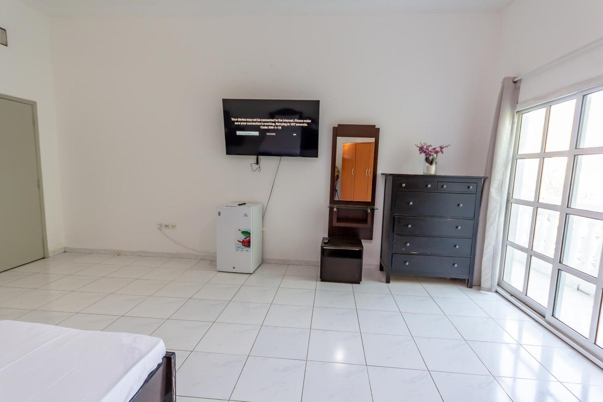 Comfortable Private Rooms In Compound Housing Дубай Экстерьер фото